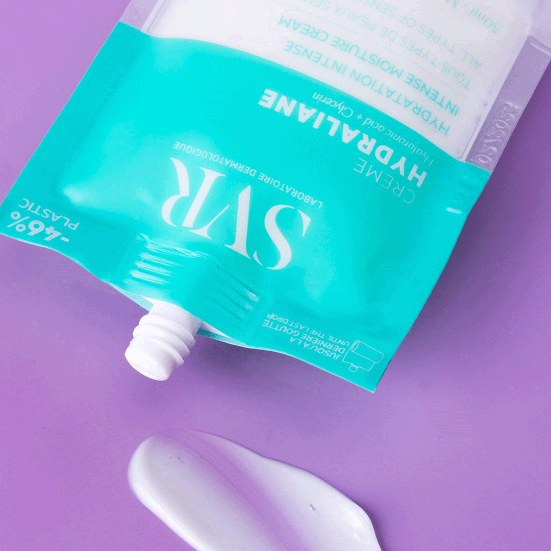 Pungă eco-friendly SVR Hydraliane Crème cu textură cremoasă albă pe fundal mov.